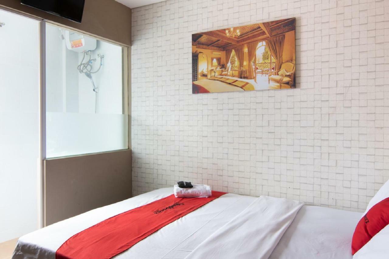 Reddoorz Plus Near Hayam Wuruk 2 Jakarta Bagian luar foto